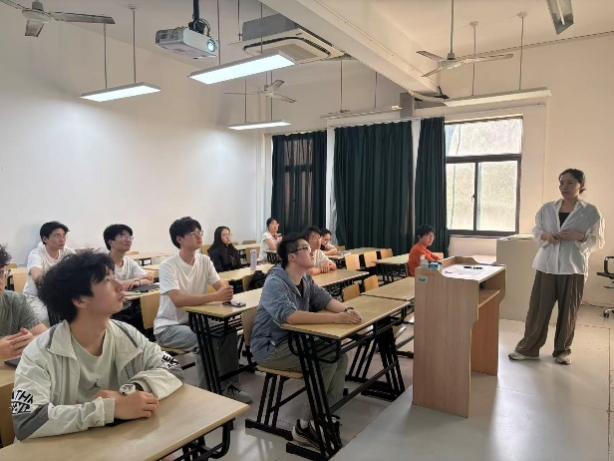 不同学段华体会在线平台怎么用成长特点