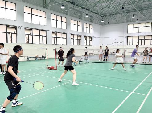 为搭建师生交流平台