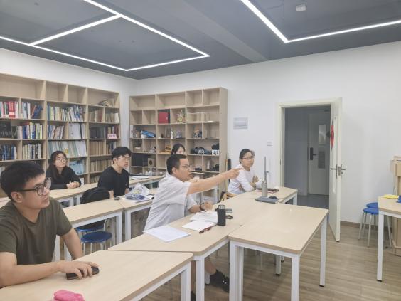 《物理教师》编辑部与《中学物理》编辑