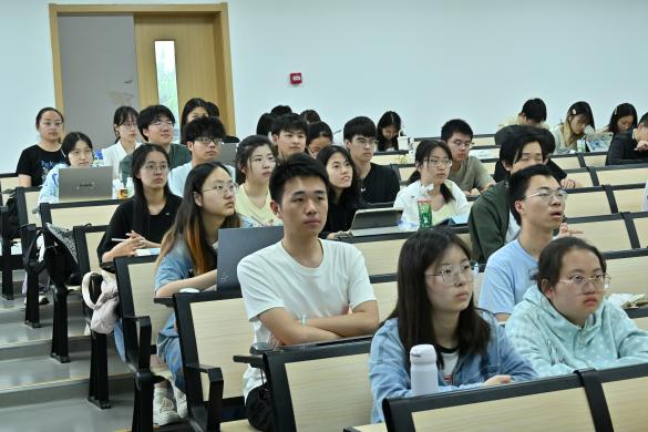引导世承学子准确把握生成式人工智能对